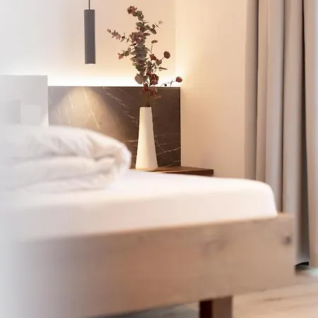 Maximilian Aparthotel 4*