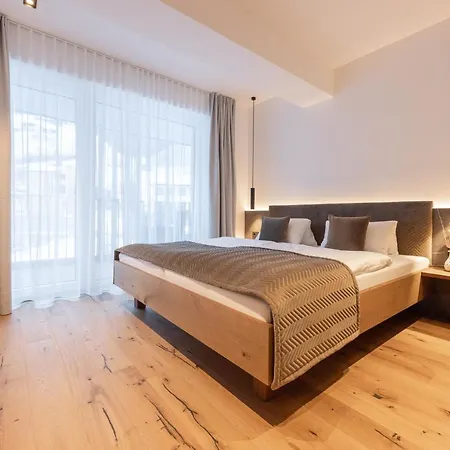 Maximilian Aparthotel 4*