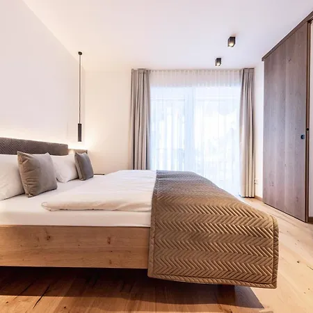 Aparthotel Maximilian 4*