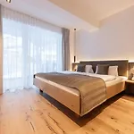 Max Mountain 公寓式酒店 4*