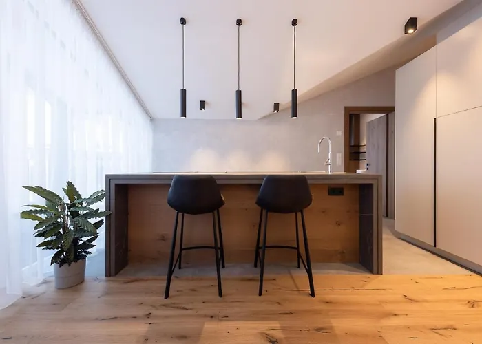 Max Mountain ניוסטיפט אים סטובאיטל