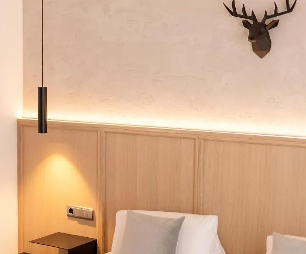 Max Mountain ניוסטיפט אים סטובאיטל